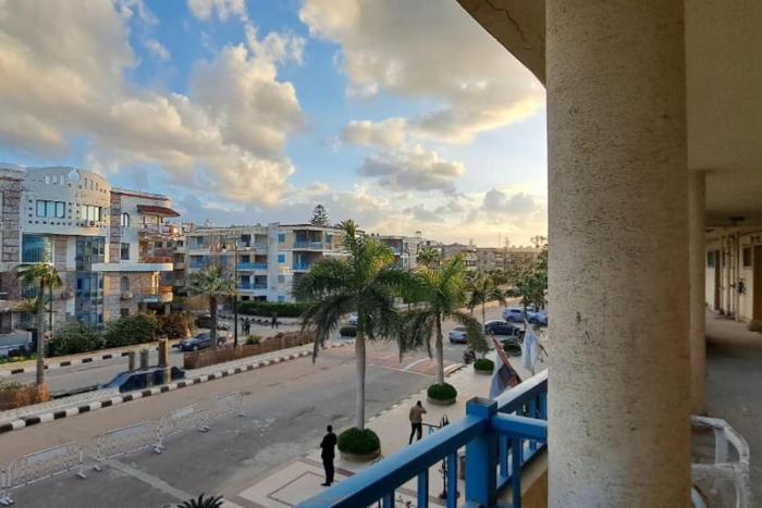 Beach front 2 bedroom flat Married people only