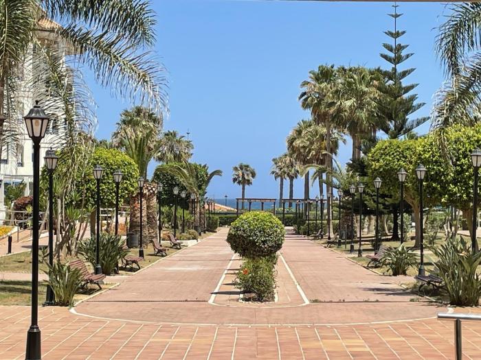 Beachfront 3 Bed Apt San Luis De Sabinillas