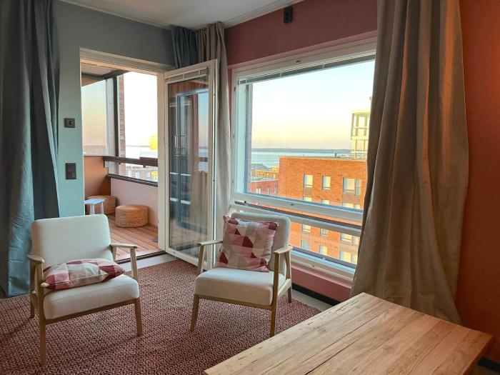 Top of the Lake - two bedrooms, free parking