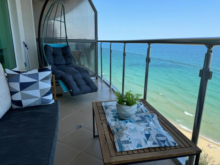 Stunning seaview - 50m to the beach