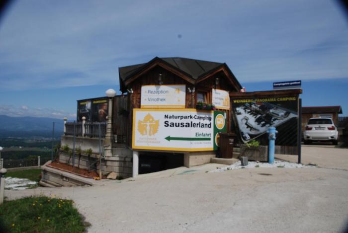 Weinberg-Panorama- Camping