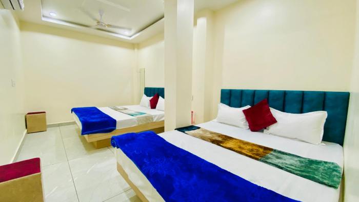 Hotel Raghavan in front of railway station platform no 8