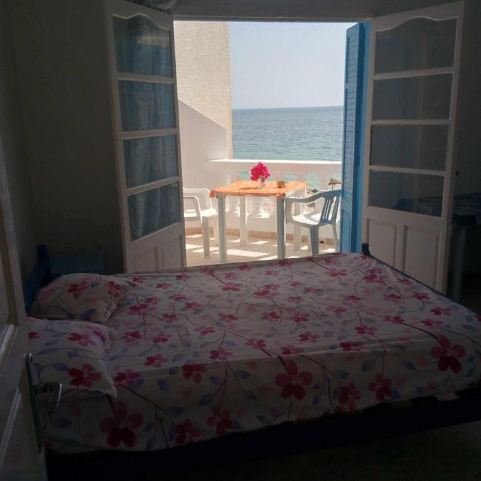 Pied dans leau avec balcon