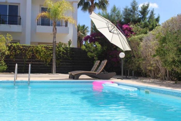 Villa & pool 3 bedrooms 2 minutes from the beach