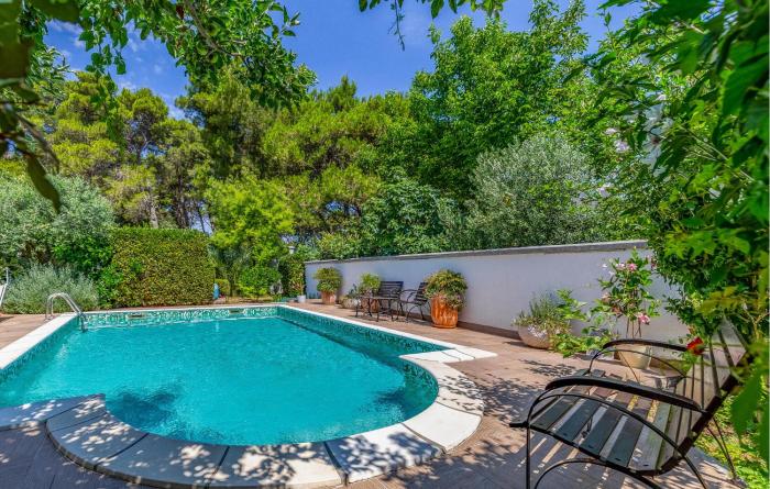 Beautiful Home In Liznjan