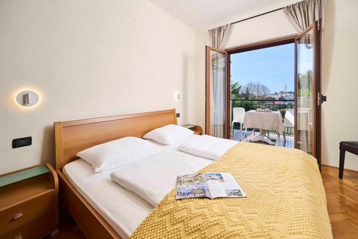 Rooms and Apartments Dobravac