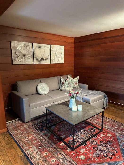 Nyoppusset og romslig leilighet med 6 soveplasser i et familievennlig område