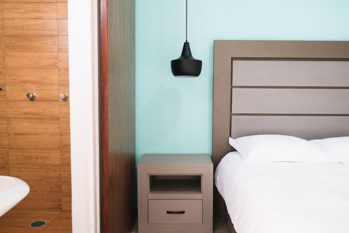 Enjoy Waves History and Comfort 2BR - 6 Guests