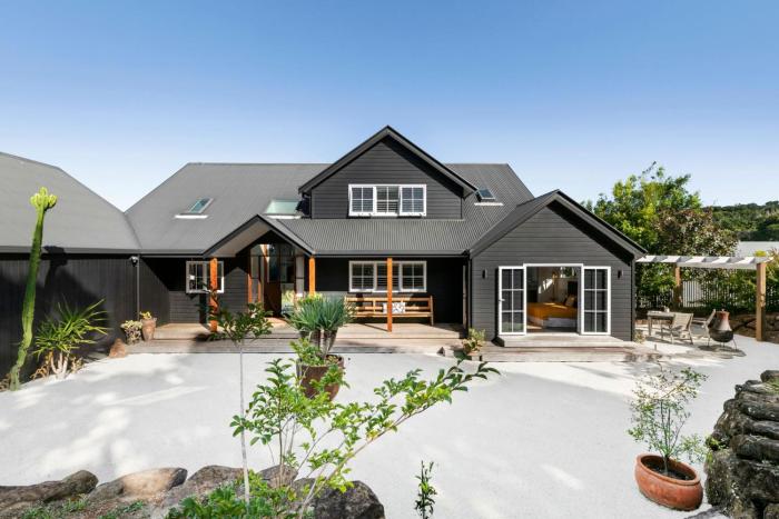 Boulders Beach retreat - Lennox Head Luxury Estate with Pool & Tennis Court sleeps 14 | Winter Escape Deal | Stay Longer =& Save | 1 June – 31 August