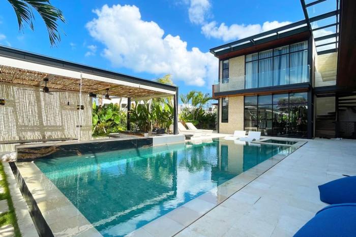 Luxury Villa Gym Pool and Gazebo