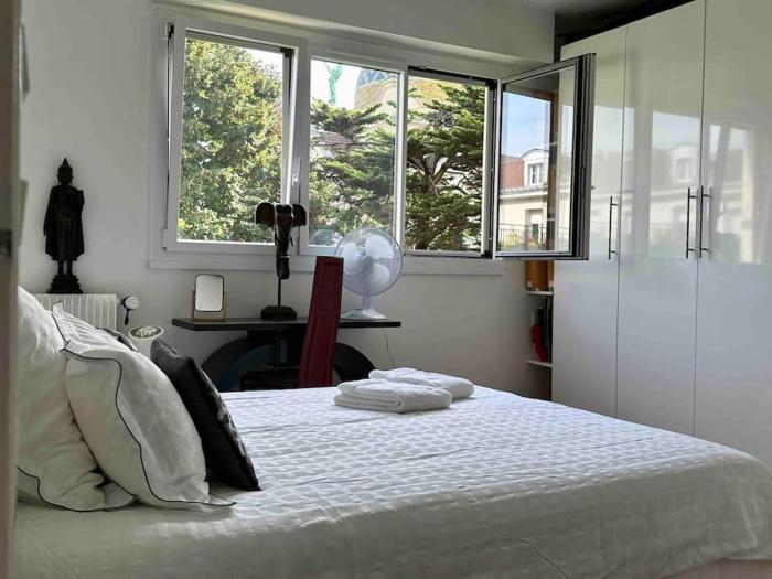 Private bedrooms near Eiffel Tower