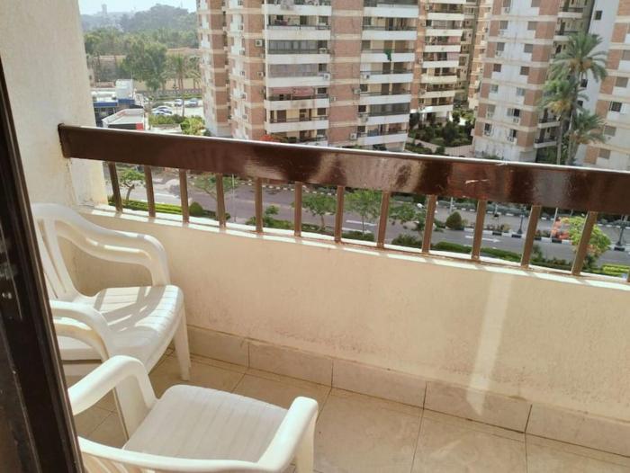 شقه بالمحروسة بالمعمورة الطابق 6