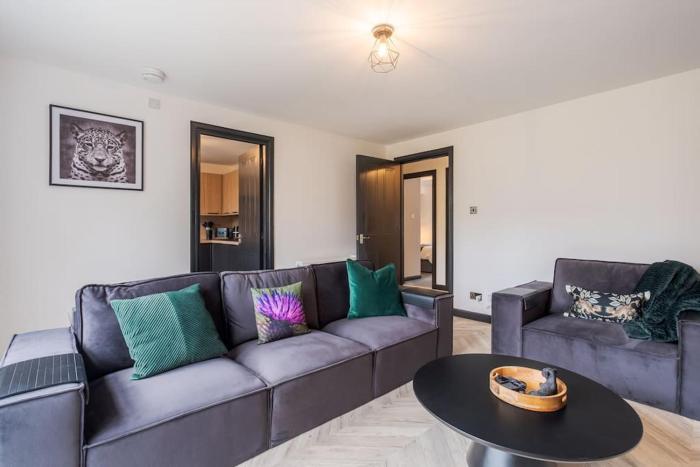 City Centre with Private Parking