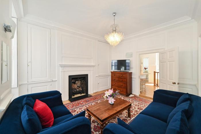 Spacious Soho Home On Quaint Cobbled Street