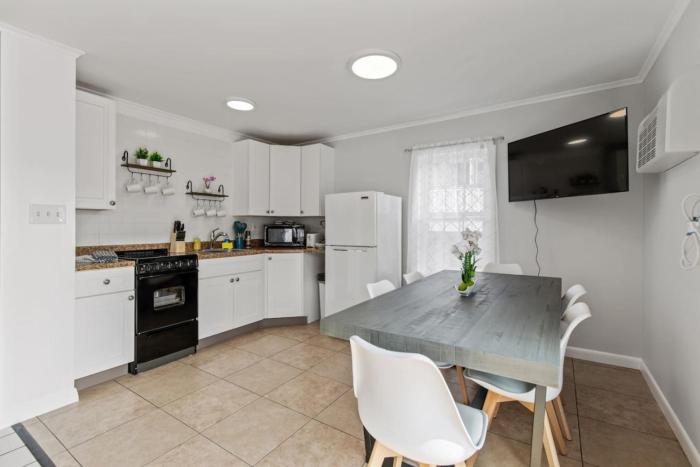 Spacious Family Suite Steps to the Beach (444)