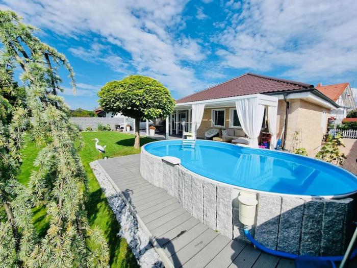 Luxus Villa 5 Schlafzimmern Sauna privater Pool Großer Garten