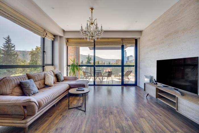 Bright and Comfortable 3BR Apartment - City Views