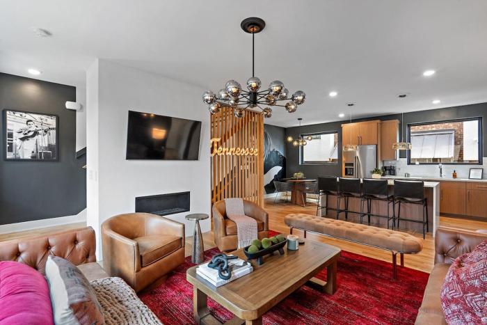 Unwind in Opulence 4BR 4BA Near Broadway