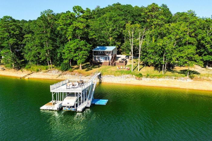 Lewis Smith Lake Retreat w Dock & Deck!