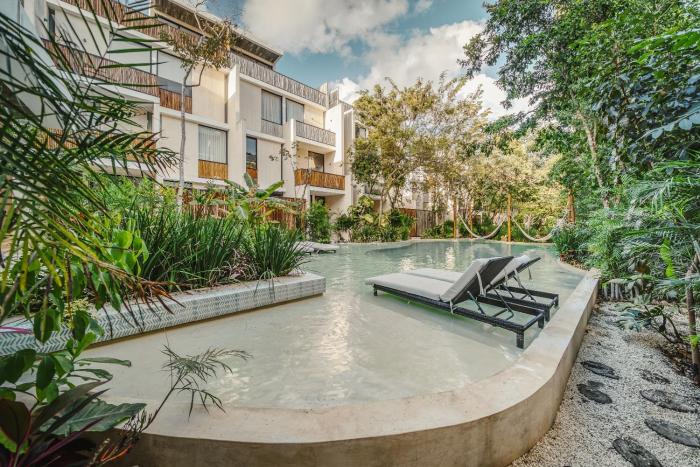 Amazing New Pent House with Private Pool!!