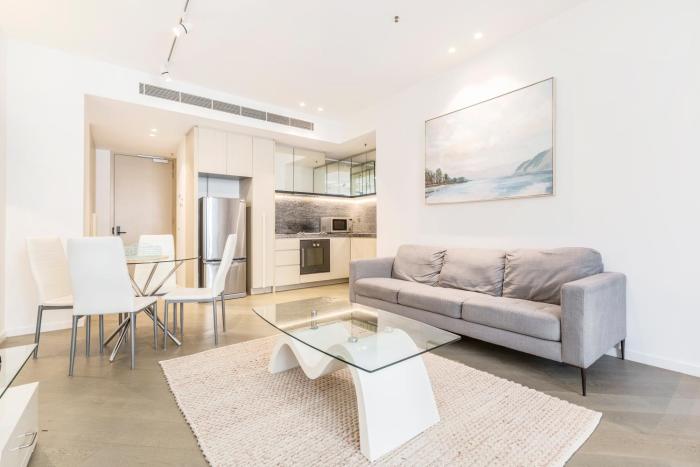 Sleek Apt Featuring Enchanting St Kilda Views