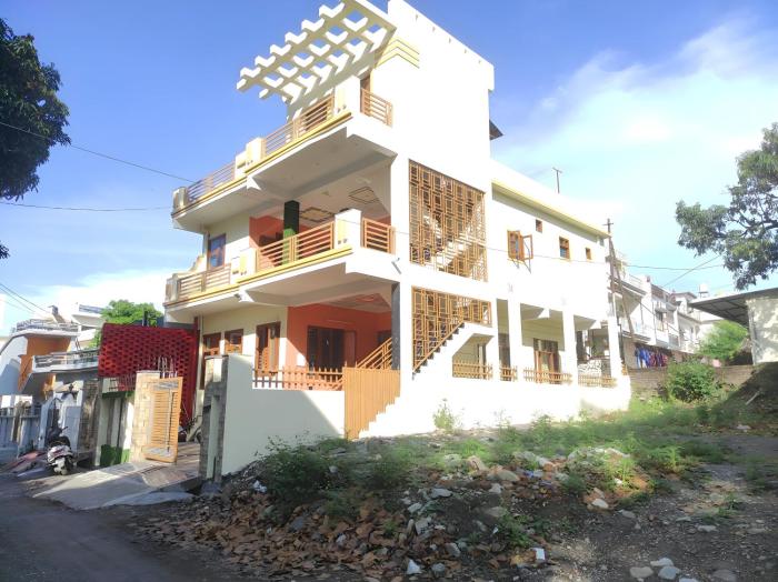 Doon Niwas Homestay 2-Bedroom 1st Floor- Mountain view, near main Picnic Spots, comfortable peaceful central Family-friendly