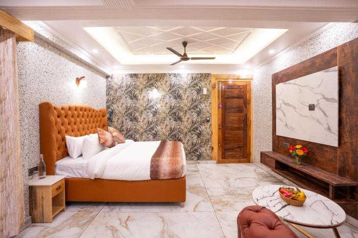 Golden Oak by The Lake Hill