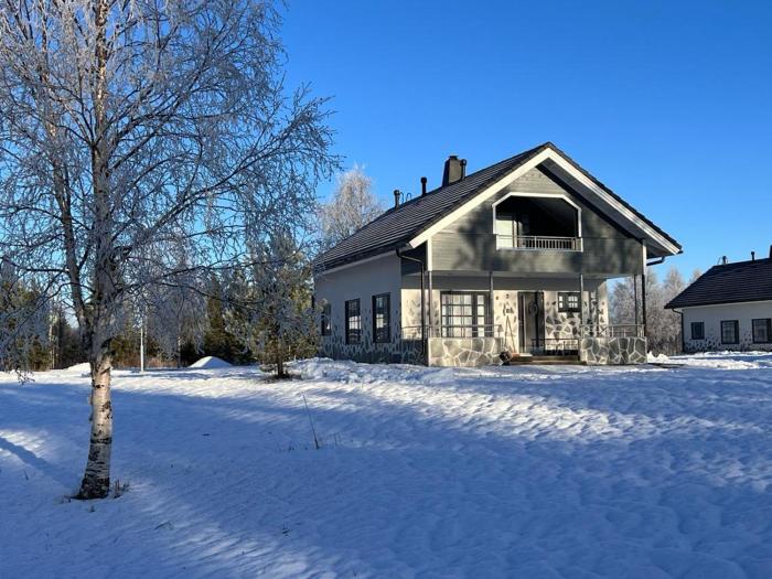 Mökki Levillä palveluiden lähellä