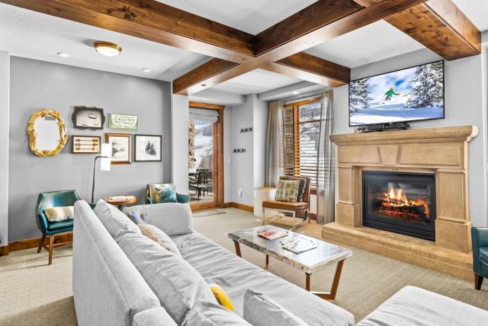Ski-In & Out at Canyons, Pet-Friendly, Cozy Fireplace, Sleeps 10