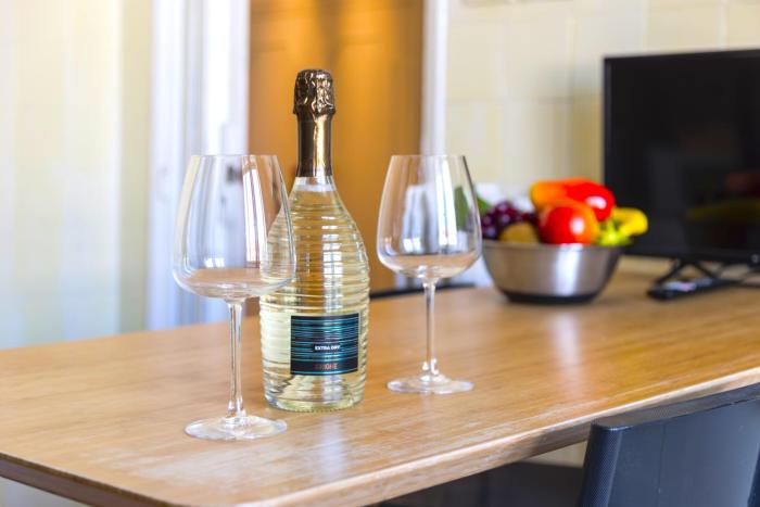 Hostly-Ai Due Passi Apartment