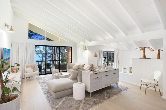 Hahn Sanctuary - waterfront home with kayaks included in stay!