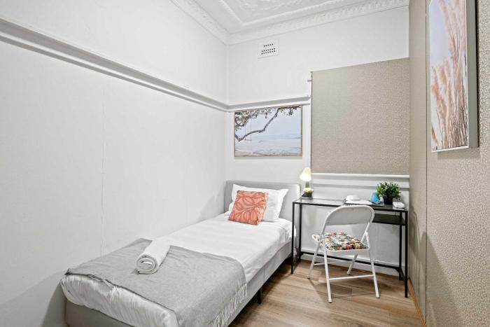 Boutique Single Room - Centrally Located at Granville - Shared Bathroom