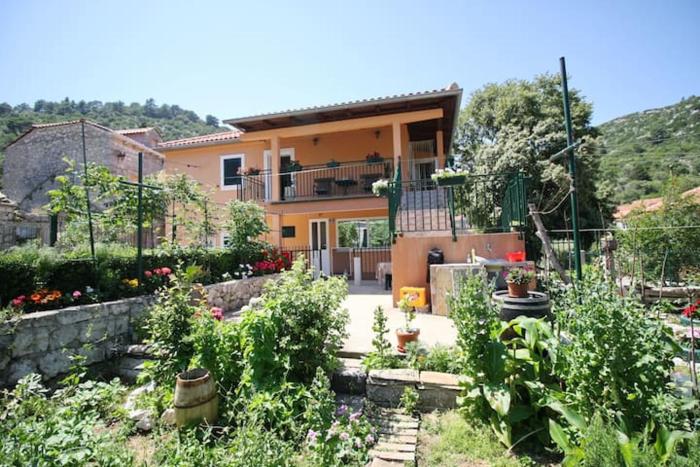 Baldos Happy Garden- BRAND NEW