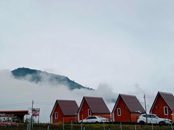 Baan Phak Sai Lom Nao