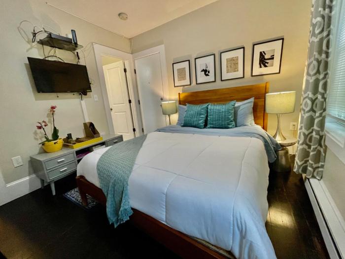 Beautiful 3BR 3BA Duplex parking Best Location Boston