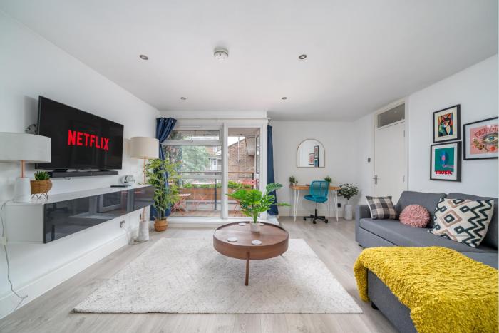 MODERN & SPACIOUS Canary Wharf Apartment, PRIME CENTRAL LOCATION, BALCONY, Near O2, EXCEL, LONDON CITY AIRPORT & GREENWICH