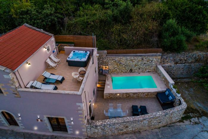 Olgas Filoxenia - Villa Aladanos-private pool and heated jacuzzi