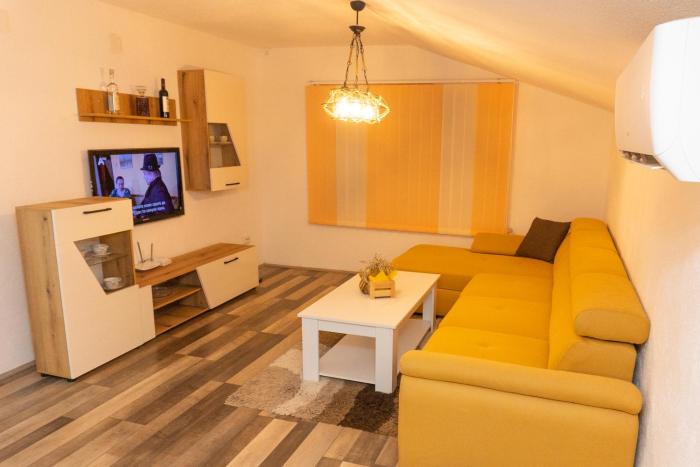 Cozy Modern Apartment