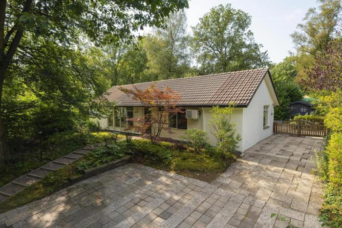 Luxe 12-persoons Groepsvilla – Gelijkvloers met Tuin & Loungeset