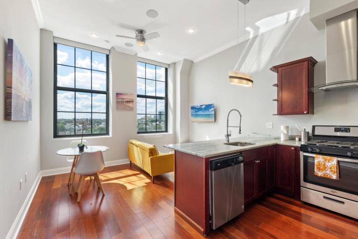 Glam Flat with View, Pool, Deck