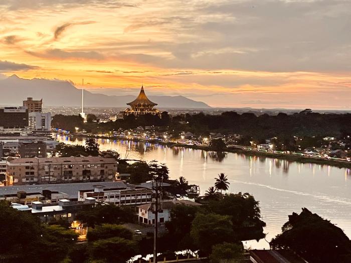 Kuching City Center Riverine Apartment With Balcony and Garden View
