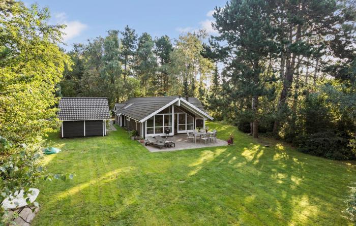 4 Bedroom Beautiful Home In Melby