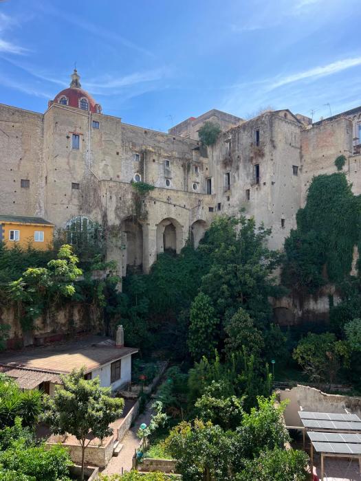 Napoli centro madame Naples con terrazzo e vista giardino