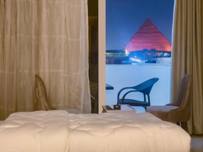 pyramids rose view inn