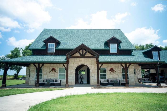 Your peaceful getaway in Van Alstyne, TX
