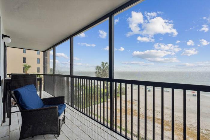 Beachfront High-Rise! Book Today