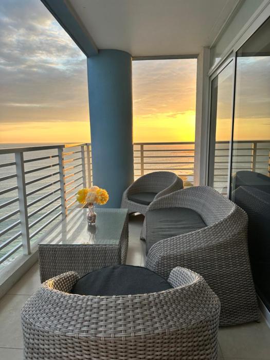 Radiante departamento frente al mar