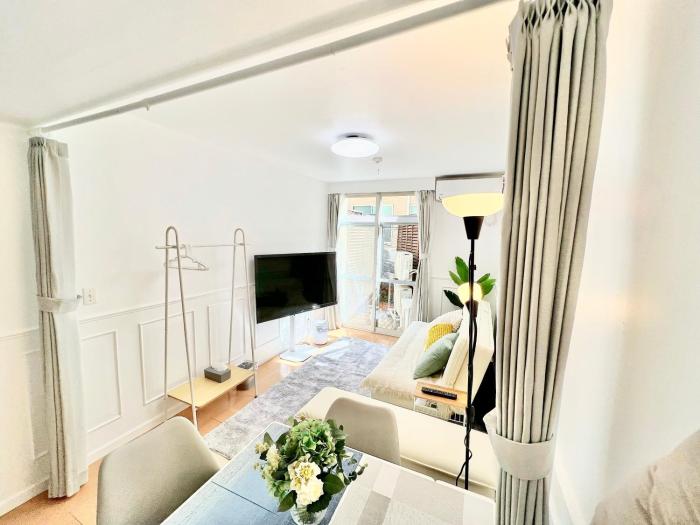 Ikebukuro 1 stop 2 min Designer Entire House 3BR up to 8 guests 3 min to Convenience Store