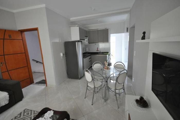 Apto com 3 quartos,1 vaga garagem e quintal