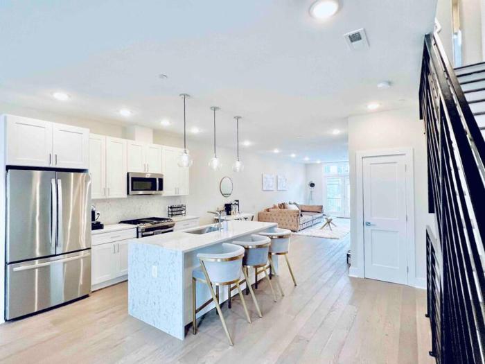 Luxurious 3BDR Penthouse with Private Rooftop Capitol and Monument Views Near Popular H Street Corridor Free Parking and Cancellation